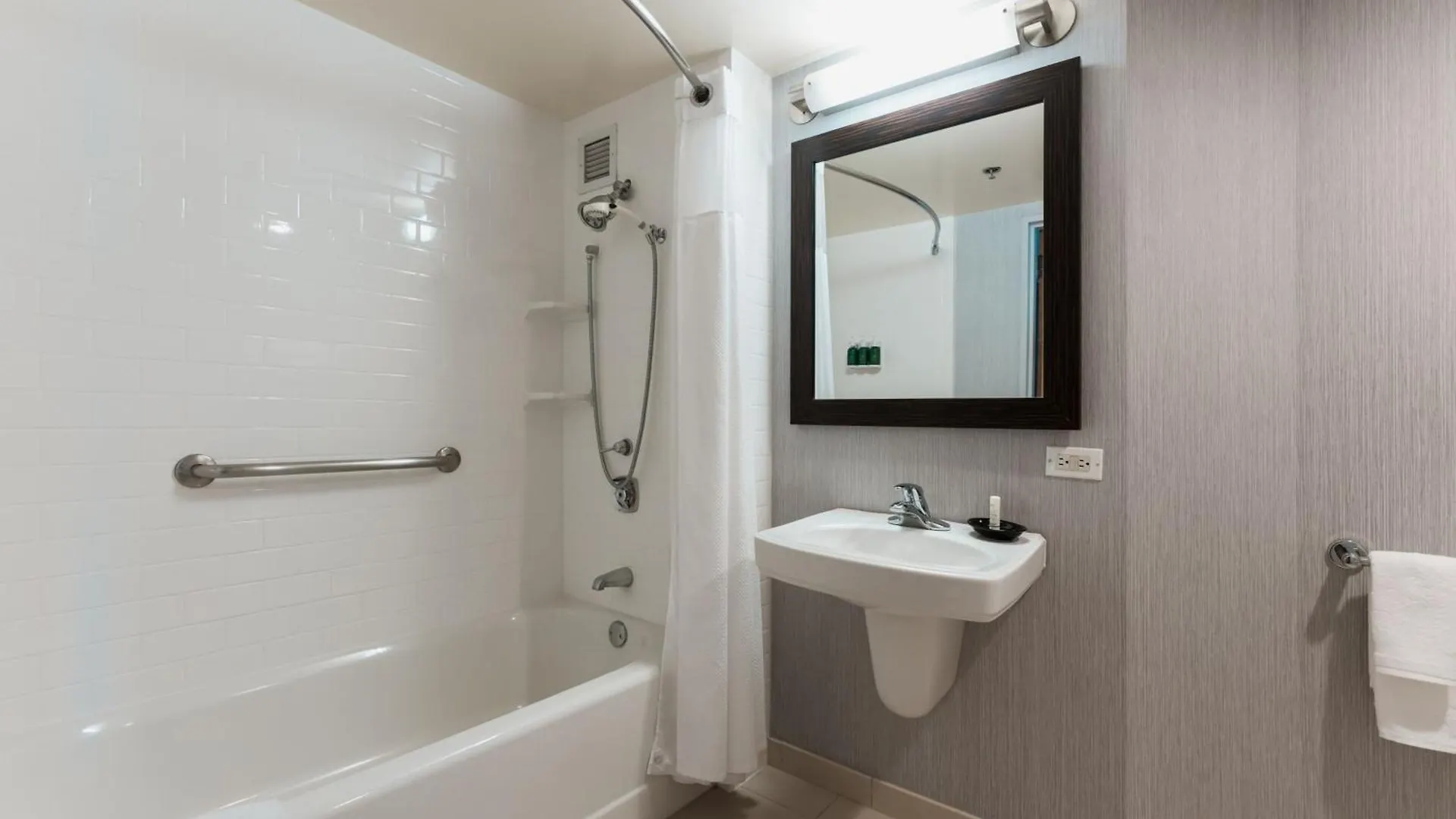 Courtyard By Marriott Los Angeles Lax / Century Boulevard